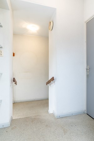 Foto - Te koop: Een ruime twee-onder-een kapwoning met inpandige garage, groot souterrain en goed formaat tuin gelegen op het Zuidwesten op een prima locatie in Wijlre.